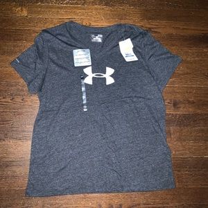 UA V neck NWT